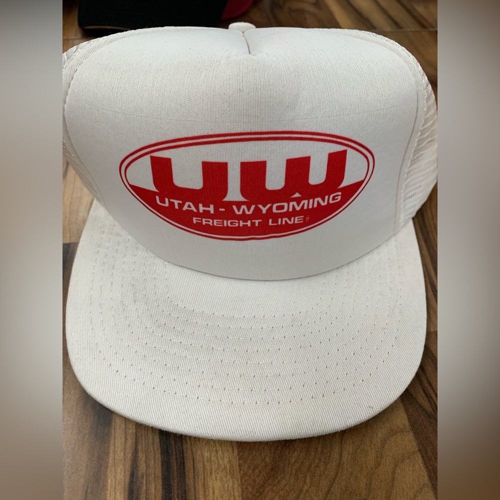 Vintage UW Utah Wyoming Freight Line SNAPBACK TRUCKER HAT White Red Logo 90’s